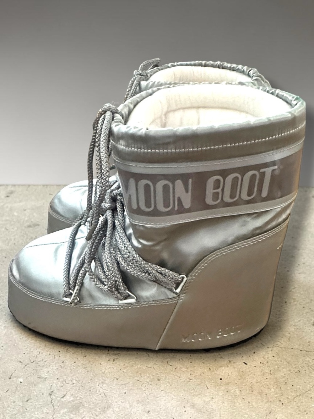 Tecnica Moon Boot Metallic Silver Authentic barely worn US women’s size 7/8